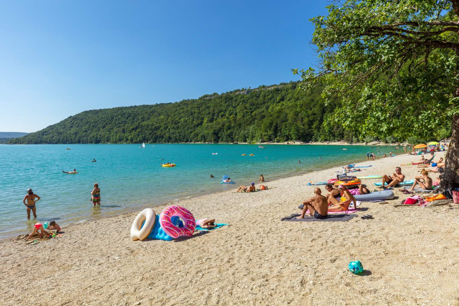 plage du domaine de chalain