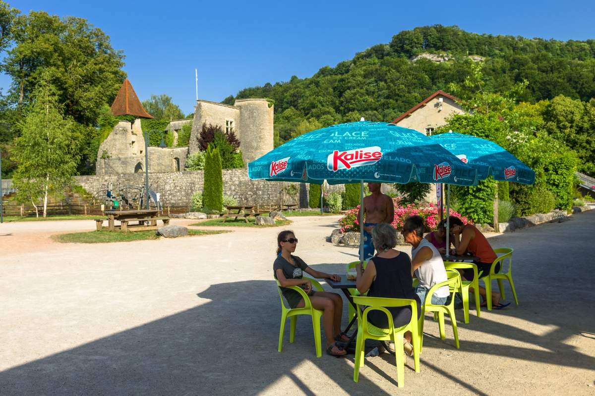 Le chateau du Domaine de Chalain dans le Jura